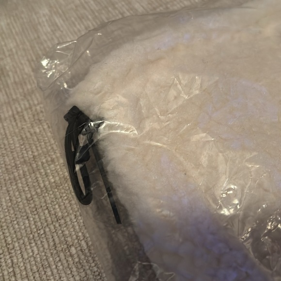 NWT!! Lands End Cozy Sherpa Gaiter and Ear Muff Set, Antique Alabaster White - Picture 4 of 12